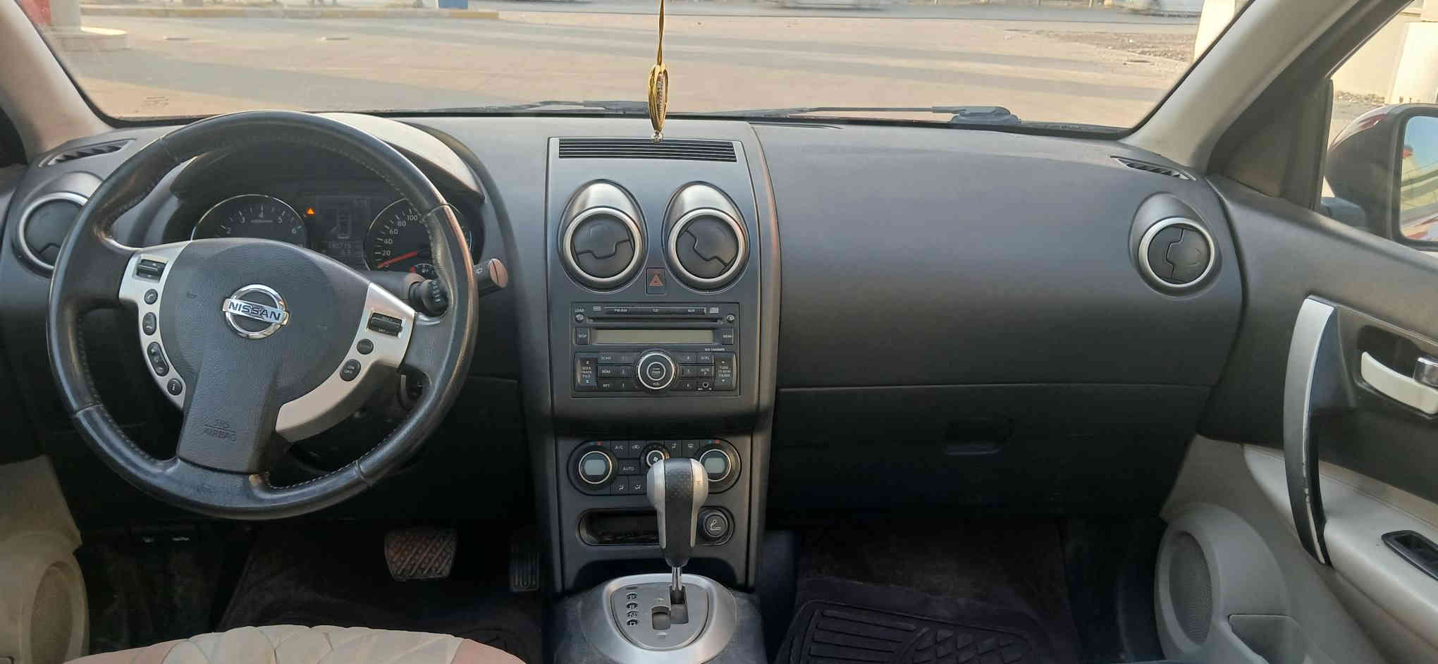 سلاو نیسان قاشقایی 2012 گێر مه کینە بە شە رتە ڕەقە موو سە نە ویی نوێە تا 2027 سە یارە کە فول فولە ده بل اکسلە پانوڕامایە لە سەر دەقی شە ریکە ماوەتە سە یارە کە 3پارجەیی بویاخە بە لام پارەجە کانیواو نیوە واتا کامل نیە بێ داخلی بێ ژورێێ دە عموو لێدارویی نیە دینارە ک مە سرە فی نی تە حویل بە شە رت نرخی (117)وو کە مێک معامه لە ژ؟م *********** شقلاوة
