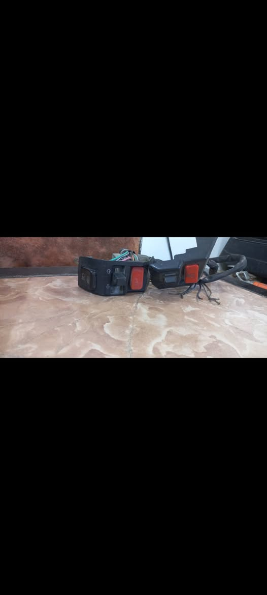 من الادمن 
غراض دراجة فراشة بلادية كلهن ب٢٠الف
متواجد واتساب *********** مكاني الصليخ
