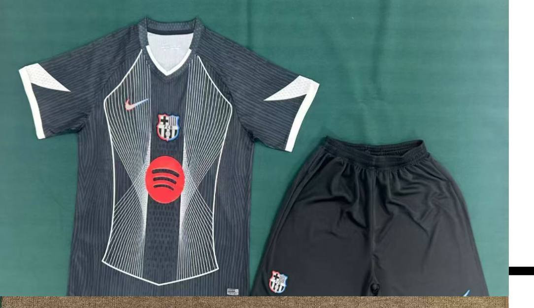 ♦️ توفرت دريسـات نسخة مُشجع  ..
* نسخـة المشجع (تجي شورت ودريس بدون ارقام لكن خامتها وتصميمها اجمل من النسخ العادية )💯👍 

تتوفر خدمة توصيل داخل القضاء ،

 بالنسبة للأفرقة نكدر نوفر جملة ، كما يتوفر طبع سواء ارقام فقط او رقم واسم بأسعار مناسبة ان شاء الله.


**إذا كنت صاحب هذا الإعلان وتريد حذفه لأي سبب، رجاءا أرسل رسالة إلى الدعم الفني**