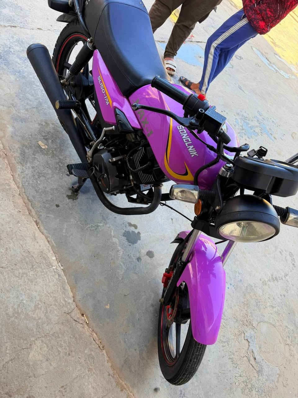 شانك 2025 💜💜 نضيفه بسعر مناسب مكاني بابل الحمزه الغربي واذا عدك مراوس عادي اتصل وتدلل   
***********
***********
