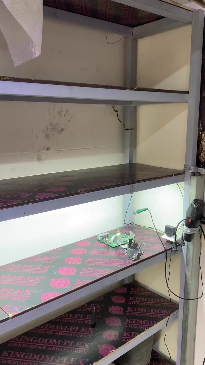 بغداد شهداء البياع قرب جامع الكبيسي سعر الرف ب400 الف جوه فلوسه ***********
