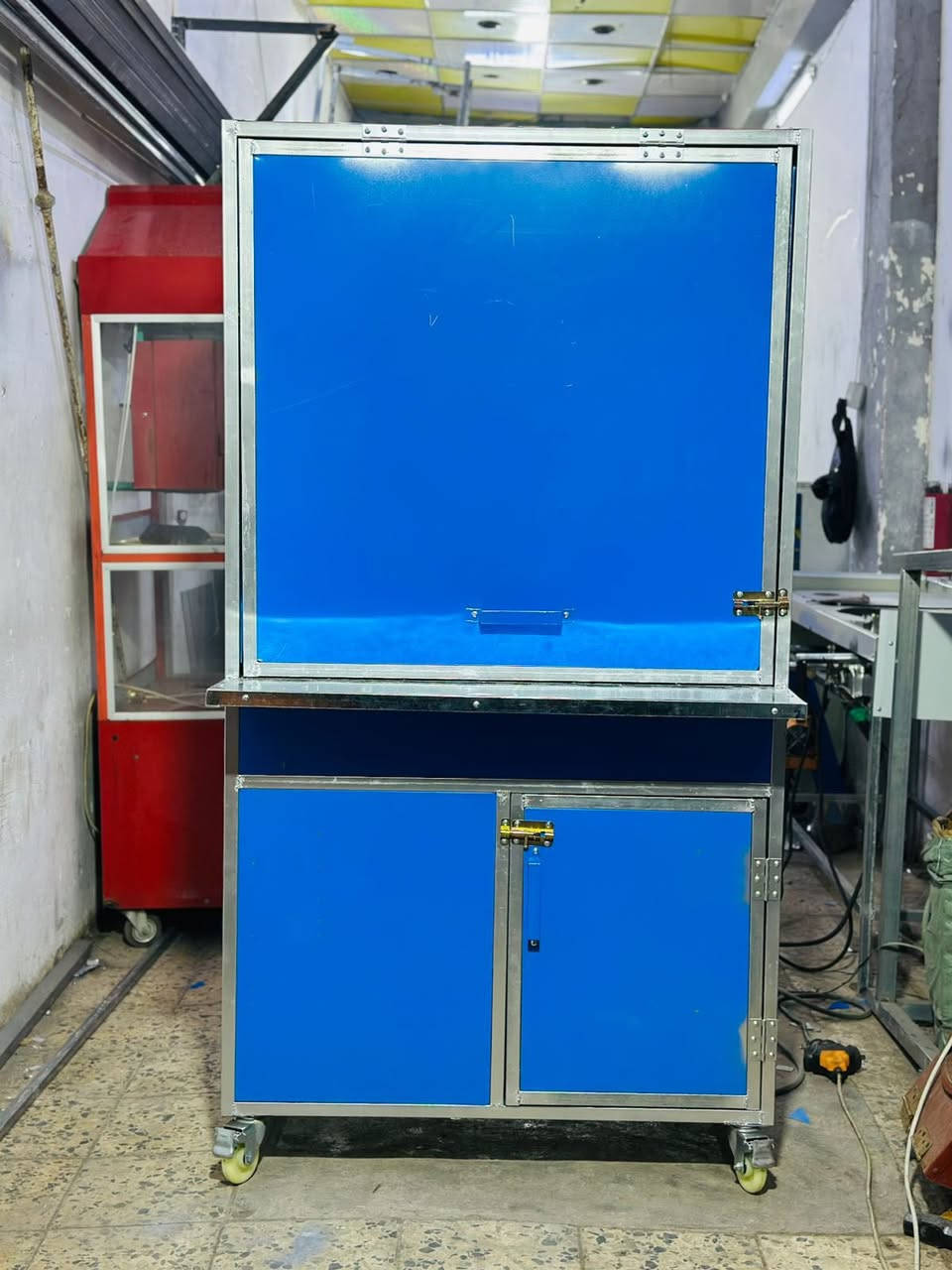 حسين العامري
***********
حسن العامري 
***********
