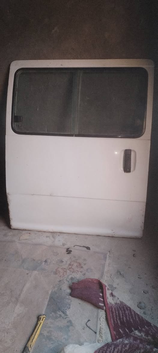 السلام عليكم بيبان بريجو وباب سلايت منغولي 
مكاني كوت السعر كلهن 250 وبيهن مجال 
***********
‏‪0771 437 2726‬‏
