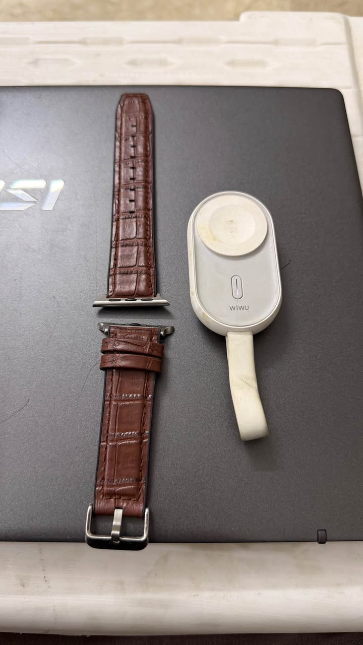 ابل واتش جيل 10
حجم  46mm 
ذاكرة 64G
نضافة 95%
ملحقاتها كاملة اصلية كارتونه وكيبل وسير

وياها
 سير اصلي نايك
والسير الاصلي مال ساعة ما مستعمل ابد
ووياها سير نوعية ممتازة جلد مشتري ب50
وياها شاحنة بوربنك يشحنها 3 مرات بشحنه وحدة 

المكان بغداد الكرادة ساحة الواثق او البلديات
للاستفسار ***********
السعر 390 الف بغداد, العراق
