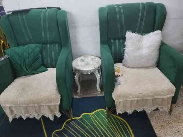 تخم 10مقاعد تركي نضيف بي خسفه بصفحه وحده بصيطه ٣٢٥ بكاني بغداد القاهره قرب جامع نداء رقم *********** بي مجال قليل
