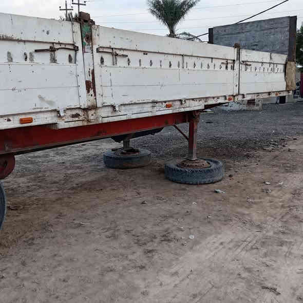 سلام عليكم عربانه المانيه تلث محاور جاهزه من كلشي ماعد الجوبلسات تخم تاير جديد كهربائيت كله شغاله الحصيره نضيفه السعر ٥٠ وبيه مجال حك الجيه العنوان واسط نعمانيه ***********
