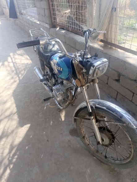 دراجه أوراق مديل18 للبيع محرك 25جديد… سعر خاص… ***********
