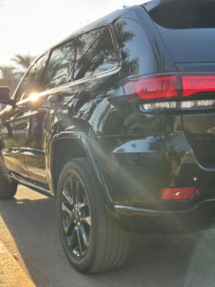 جيب بلاك توب 2022 ماشية 37 الف 6 سلندر

السيارة بدون صبغ فقط بارد مثل ما موضح شبه كلين
نظيفة جداً تخم تايرات جديد و دسكات اصلية

مكان بغداد اليرموك او السيدية

***********

مواصفات :

فتحة 
كشنات و ستيرن تدفئة و تبريد
اشاير بالمري
حساسات خلفية
رادار خلفي
كشنات كهرباء
شاشة كبيرة تدعم كار بلي
صندوق كهرباء
وضع القيادة ماوس
حساس مطر
دخول ذكي

و بعد هواي مواصفات المعروفة

السيارة ب أسمي شرط التحويل و الغرامة .
