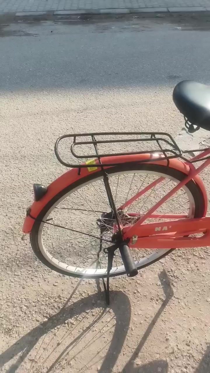 متوفر بايسكل للبيع حجم 26 سعر م100 وبي مجال للشراي مكان نجف حي المهندسين للتواصل ***********
