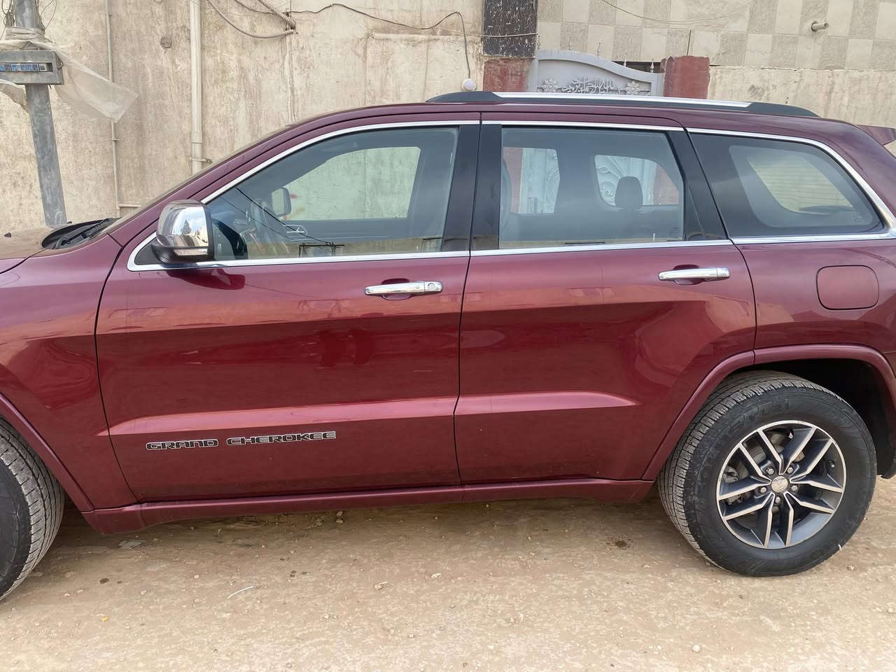 جيب شيروكي موديل ٢٠١٧ فول مواصفات وارد امريكي بيها جاملغ وبنيد بامريكا البنيد شاديه مال شركه نفس الون وبيه طخه بالجاملغ الخلفي صبغ بيه شبر مكينه ٣٦٠٠ كير محرك حداديه مكفوله 
السعر 210  بيها مجال قليل مكاني بالحله 
***********
***********
