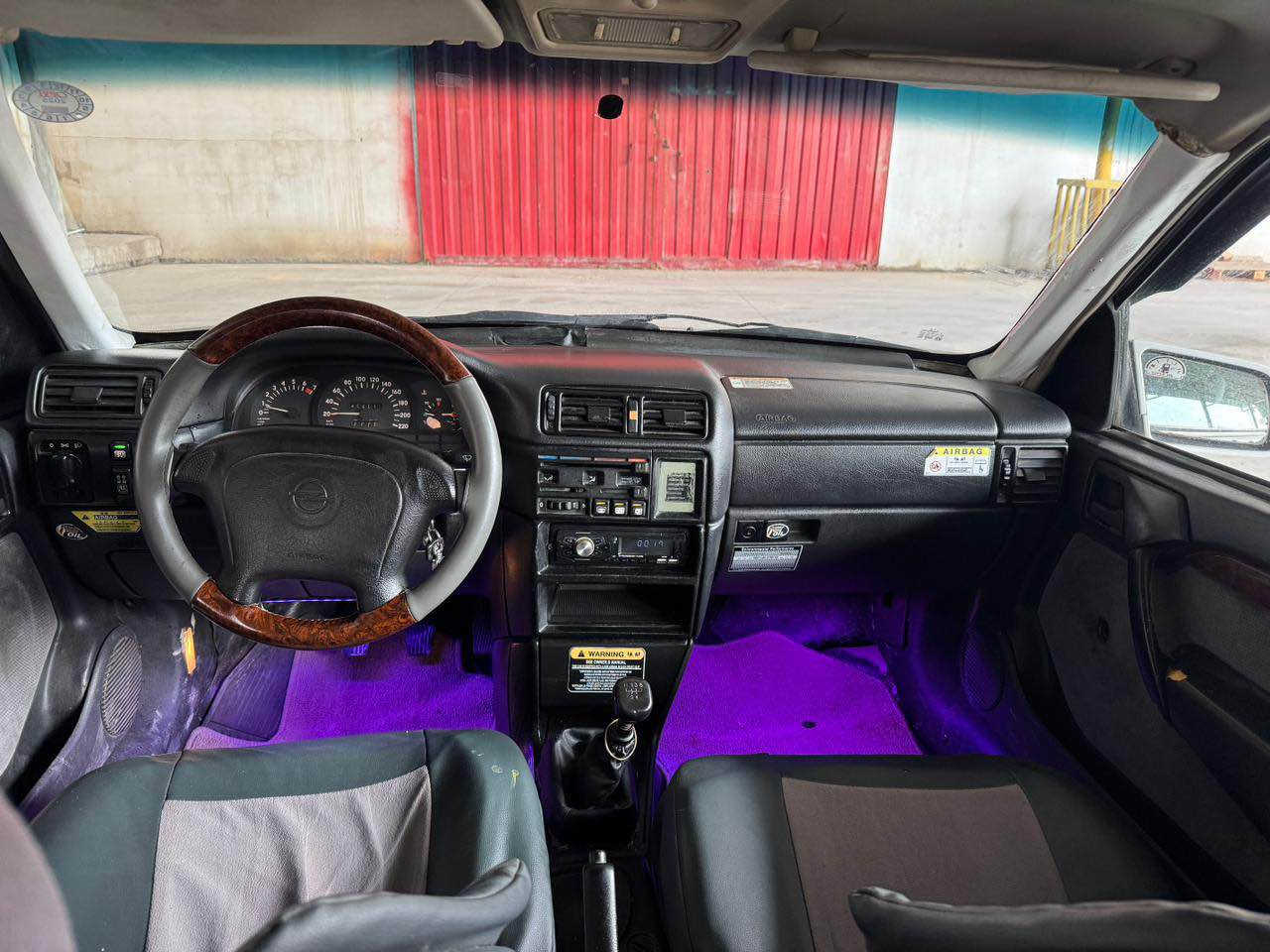 ئۆپڵ ڤیکترا 
مۆدێل 1992  گۆڕاوە  بۆ 1995
مەکینە 20!
ڕەنگ سپی 
لایت ئەڵقە 
٢ جام کارەبایی 
سڵایت= پانۆڕاما✅ 
ئالێر ئەلیکترۆنی لەگەڵ پێکردن و کوژانەوەی سەیارەکە ئالێرەکەی دەکرێتەوەو دەچێتە نەاوەوە فول دەسکاری کراوە .
گێڕ و مەکینەشی بەشەرتە و گێڕ عادیە 
لێدران ، جەمپی پشت و پێشی هەیە .
ڕەقەم هەولێرە و ٥ مانگ دەبێت ڕەقەم و هەزەی بەسەرچوە .
سەیارەکەش لە هەولێرە 
داوای 38 و معامەلەیەکی کەم  
تێبینی ١٤٠ هەزاریش غەڕامەی لەسەرە لەدوای معامەلە دەدرێتەوە 
ژمارە تەلەفۆن ***********ئەوە ژماارەی خاوەنیەتی أربيل, العراق
