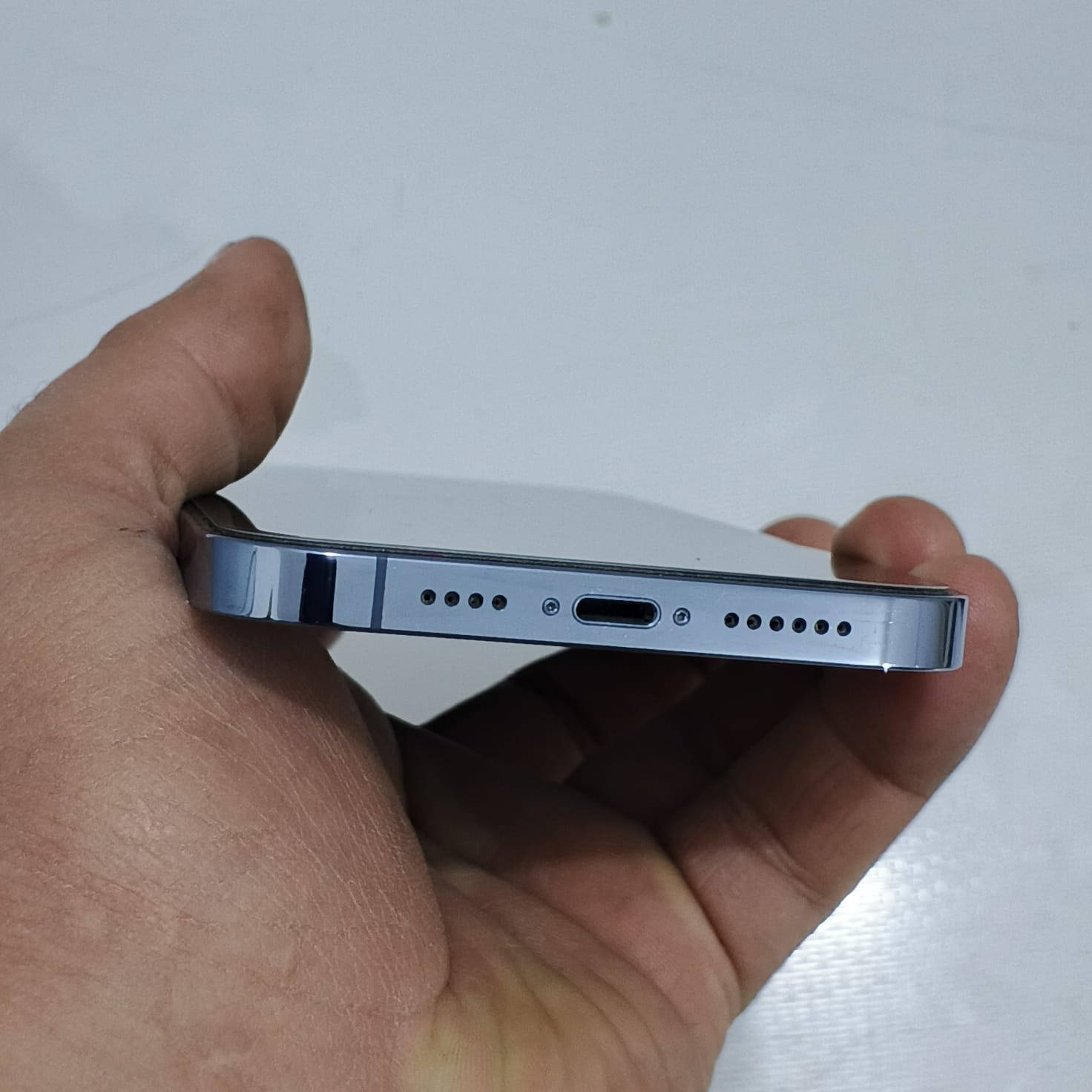 ‏iPhone 13 Pro Max 

ذاكرة ٢٥٦ 
بطارية ٩٦ 
فيس ايدي شغال 
فقط فطر بالكلاس ممبين ولا مأثر 
مكفول من العطل 

سعره ٥٥٠ بي مجال 
كوت مركز المدينة 
***********
