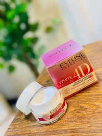 كريم EVELINE 4D • تفتيح البشرة • ٥٠مل