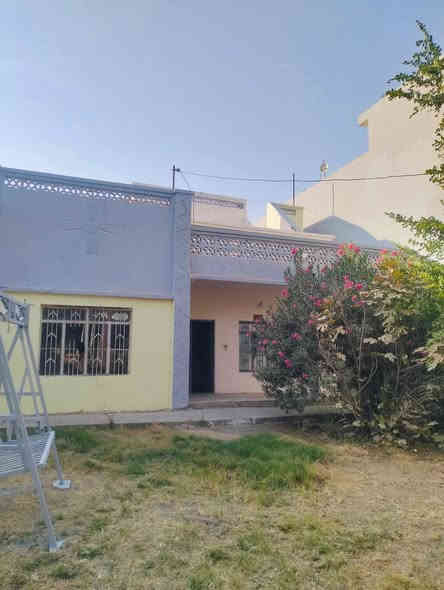 بيت للأيجار المساحة 500متر
مكان البيت في بعقوبة التحرير حي الاوقاف مقابل معهد الفنون الجميلة مجاور شارع المدارس البيت يرهم لعائله و يرهم لمكتب و يرهم لمخزن و يرهم لروضه أو لمدرسة فيه كراج يتسع ثلاث سيارات وحديقه و7غرف 
للتواصل: ***********
