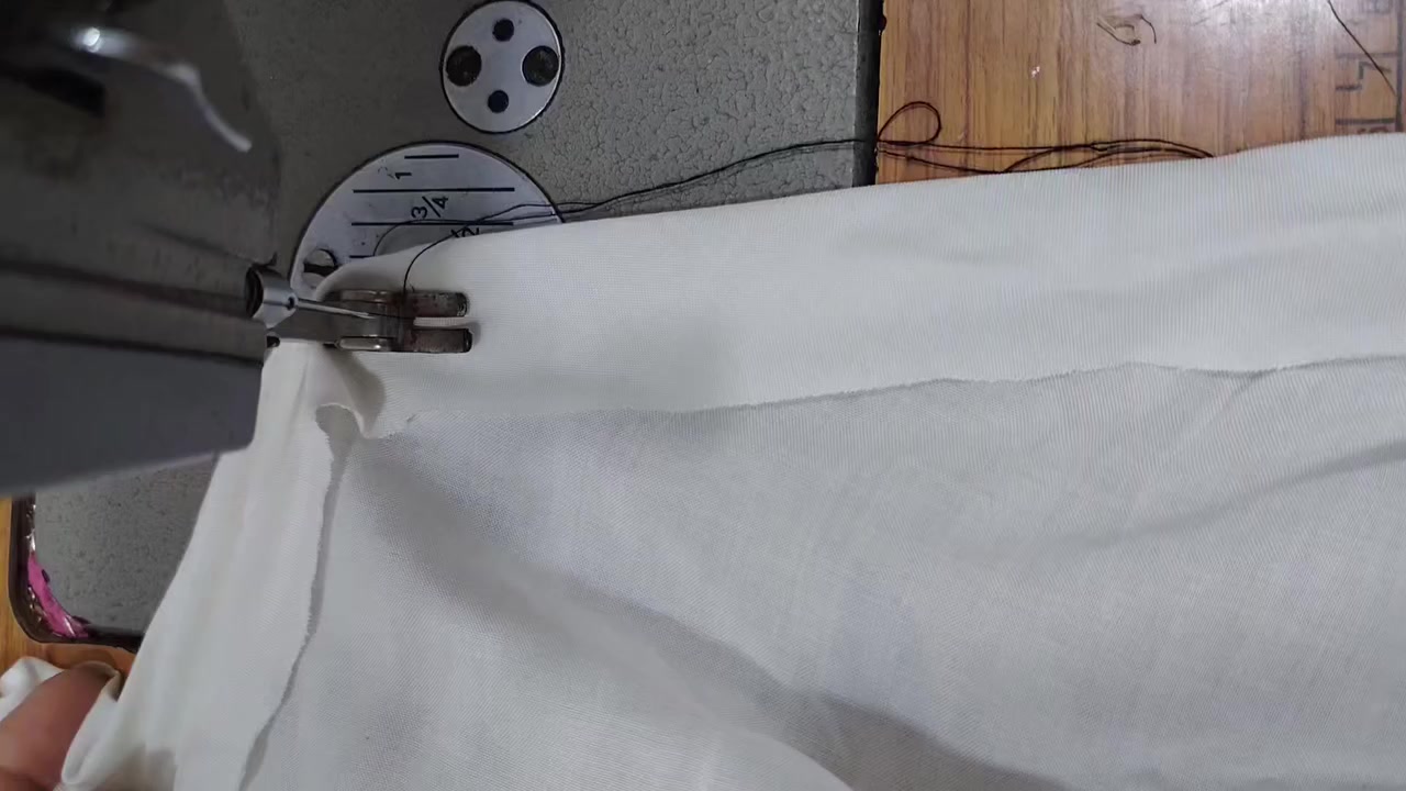 السلام عليكم مكينه جته صناعيه للبيع نضيفه وشغاله  كدامكم موضح السعر ٢٠٠وبيها مجال لشراي
 مكاني الحسينيه شارع الحشد تواصل ***********
