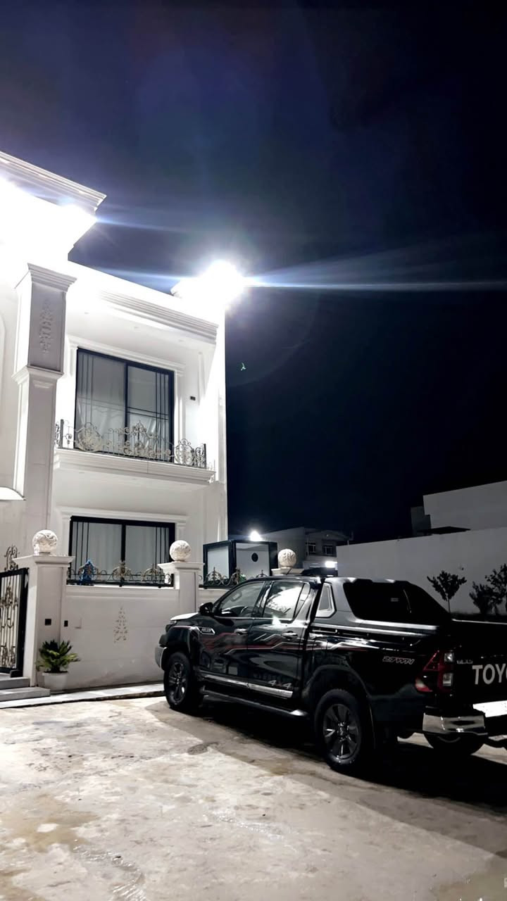 مه رزي موديل 2019 شريكه سه يد نه هرو سياره كه كامل كرايته 2025  سياره كه بي سبوغه ته نها 3جي كجكه ته عديله كئر اوتوماتيك سه نه وي شتي هه موي نويه ٤تايه ي نوي له بنه 268000km رويشتوه كئرو ماكينه ي هه موي به شه رت سه نه وي شتي هه موي نويه تا 2029 سعرش 245مه جال
*********** أربيل, العراق
