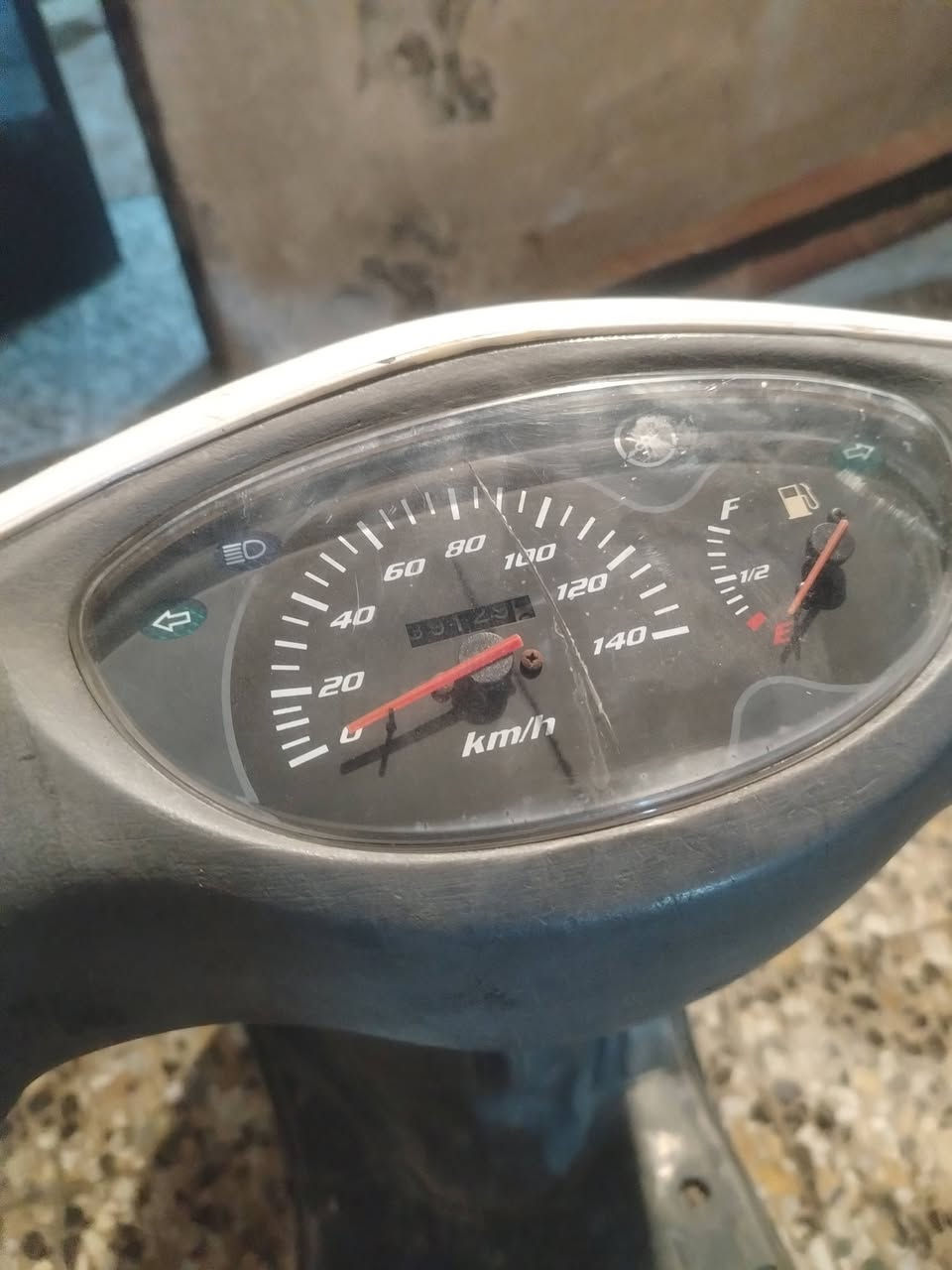 دراجه للبيع بريز شغله كهربيات مكينه
كفرها حلو ابيع كوم حديد نقص باتري 
تشتغل الدراجه
المكان بغداد 325

اتصال ***********
