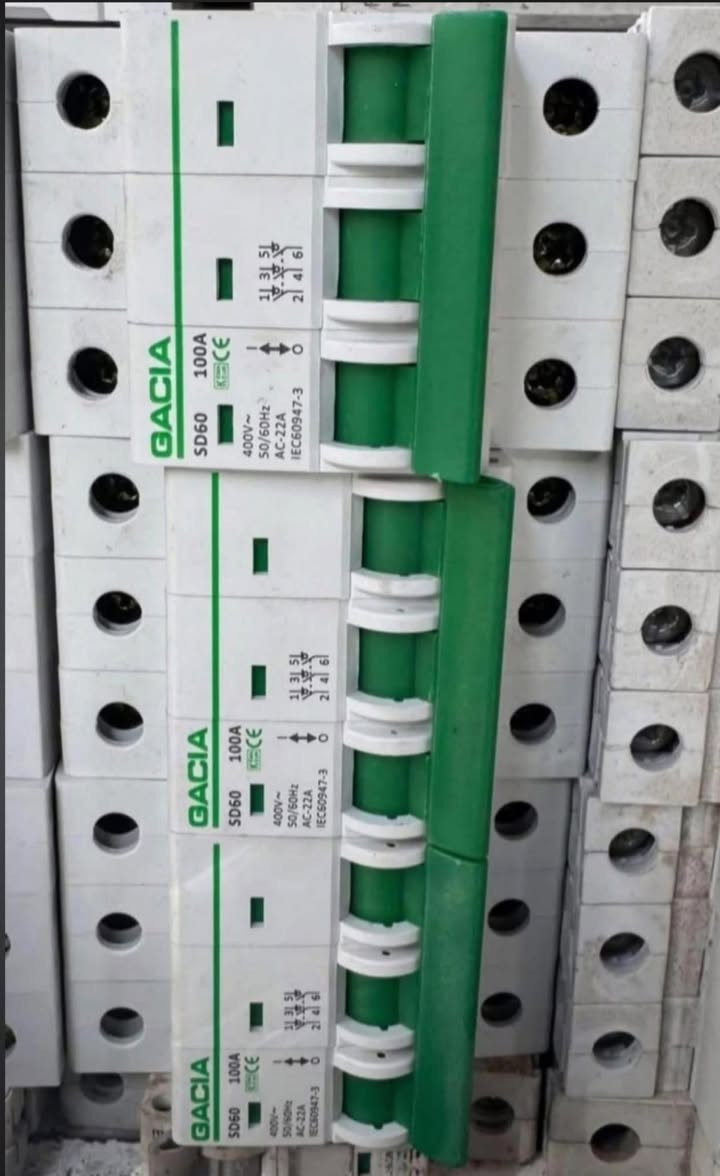 السلام عليكم يتوفر
منيجر ثلاثي بالة أصلي /٤٠ /٦٣ / ٨٠ /١٠٠ /١٢٥ امبير 

                                  👈٥  ألاف 👉

بغداد

عكد النصارى 

وتوجد خدمه توصيل 

***********
