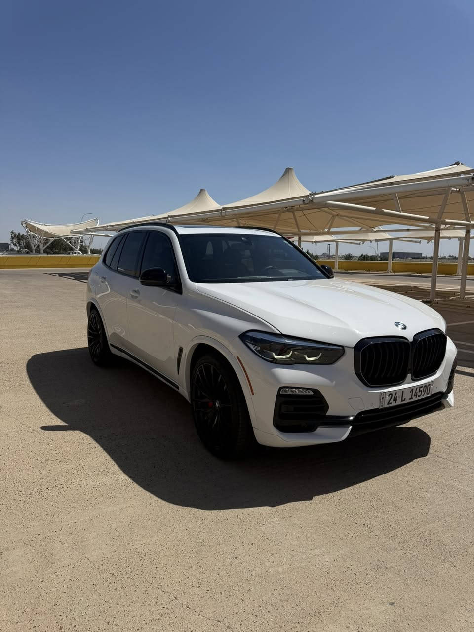السلام عليكم للبيع bmw x5 2019
X drive 40i
ماشيه 92 الف مايل كلين تايتل كنديه
السعر 34000 دولار
***********
