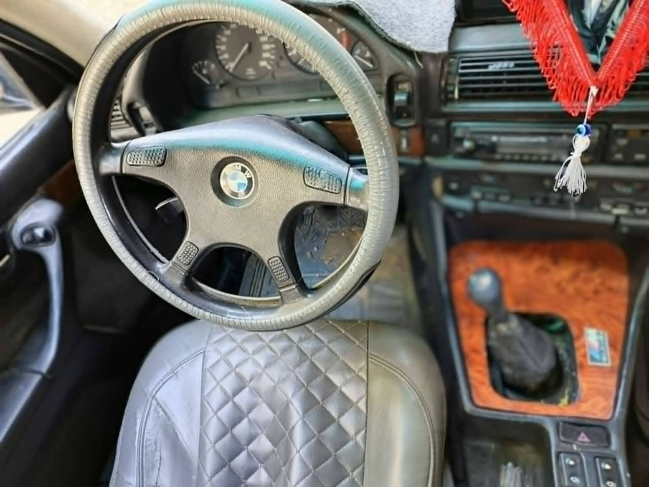 السلام عليكم بي ام موديل 88 كير عادي مكينه مفتوح سياره نظيفه وحلوه تبريد عوزه بس كهربائي تايرات جدد صدر امامي خلفي % سياره باسمي رقم انجليزي السياره ب 30 وبيها مجال مكان واسط العزيزيه ***********
