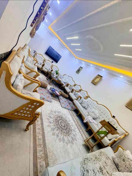 فيلا للبيع من طابقين بناء حديثZero مودرن مبنيه بأحدث المواصفات الهندسية  البناء فول موردن بطراز عالمي وبأشراف كادر هندسي مميز فول ديكورات مغربية 

(طابو ملك صرف بأسم شخص واحد شرط التحويل )

المساحة :- 300متر واجهة 12,5في موقع مميز جدا اتجاه شروق شمس 

ملاحظة  الـدار يباع مع الاثاث بل كامل  يعني بس تجيب ملابسك الخاصة وتكعد 

#الموقع :- كركوك - حي الواسطي -  خـلف المعوقين 
يقع على شارع عريض اتجاه شروق شمس 

حيث تحتوي على استقبال كبير  

 ومطبخ حار بارد  وهول داخلي وغرفة نوم عدد2    وحديقة 

ط2 يتكون استقبال وهول داخلي وغرفة نوم عدد2 

داخلية مطله ع الهول 
إضافه إلى هول جلسة خاصه للعائلة 

وحديقة خارجي وكراج يحوي سيارتين ومغاسل خارجية خاصة بالضيوف 

بالإضافة إلى مخزن للمواد الغذائية وغرف ستور للملابس الشتوية والصيفية ومخزن للحقائب وغرف خاصة لغسيل الملابس 
علما ان الفلة مزودة بنظام كامريات المراقبة ومنظومة للطاقة الشمسية ونظام التبريد المركزي منفصل كل طابق عن الاخر 

(تسليم المفتاح مباشر للمشتري 

السعـــر. 310 مليون مع المجال

—————————————————————              

العقار #حصرًا لدى مكتبنابأمكانكم عرض عقارتكم لدينا سواء كانت #بيــع أو #أستثـمار ‏‎زبائننا الكرام بِكُم نَرتقي ونَتشرف بزيارتِكم ونَفتخر بخِدمتِكم

* نستقبل جميع عروضاتكم السكنية 🏠 والتجارية 🏡 بكافة مناطق كركوك  
............................_.....

للمزيد من المعلومات مراجعة مكتب جنة العراق للعقار 

حي الــــــواسطـــي 

في السايدين اذعة الرشيد 
 
قرب مسجد نور الدين الزنكي 

او الاتصال على الرقم 

📞  ***********
