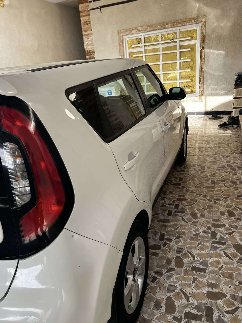 صول ١٧ امريكي
مكينه ١٦٠٠ ماشيه ٤٤ 
سياره جاهزه  وبسمي 
ضرر جاملغ خلفي قليل وباب قط صبغ 
الباقي كله كفالهً 
تبريد ثلج صدر حداديه تخم تايرات
السيارهً نص فول 
السعر ١١٢ 
ام غربه ***********
