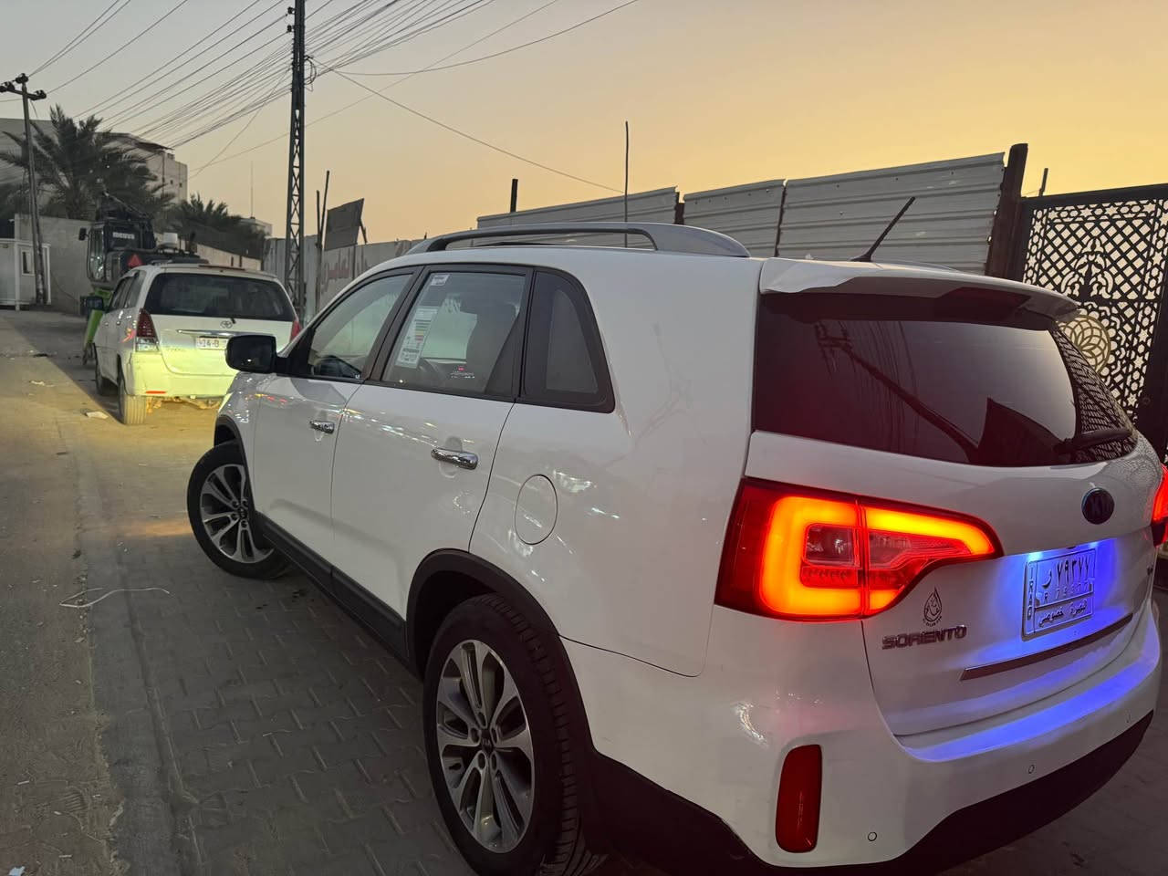 كيا سورنتو وارد خليجي ٢٠١٤ السياره بيهه بنيد امبدل اصلي نفس اللون بدون داخل او مكانين بارد صغار فول الفول محرك ٦ سلندر رقم بصره تحويل مكان السياره بصره ابو الخصيب للإستفسار *********** السعر ١٦٨$ البصرة, العراق
