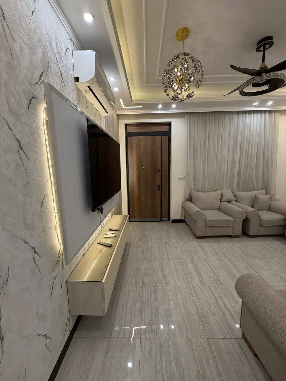 دار حديث للإيجار مؤثث بالكامل زيرو 
 
يحتوي ع صالةو غرف نوم عدد ومطبخ 
وخدمات عدد ٢ 
إيجاره مليون
 
📍موقع مميز الاعظميه شارع الضباط   

للاستفسار
***********
