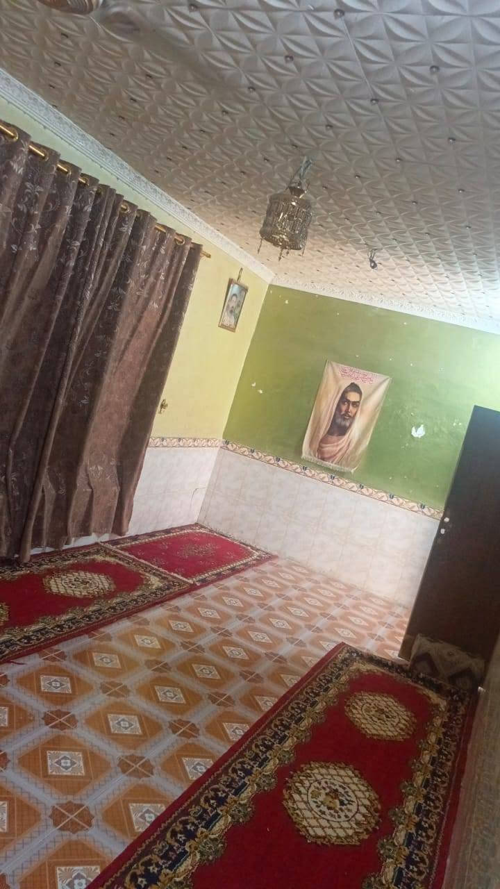 السلام عليكم.. اعلان..
دار للبيع طابقين محله المستشفى قرب مركز الشباب مساحة/ 314/الدار تحتوي على مشتمل طابقين. معزول. 
استفسار اتصال على الرقم 
***********
