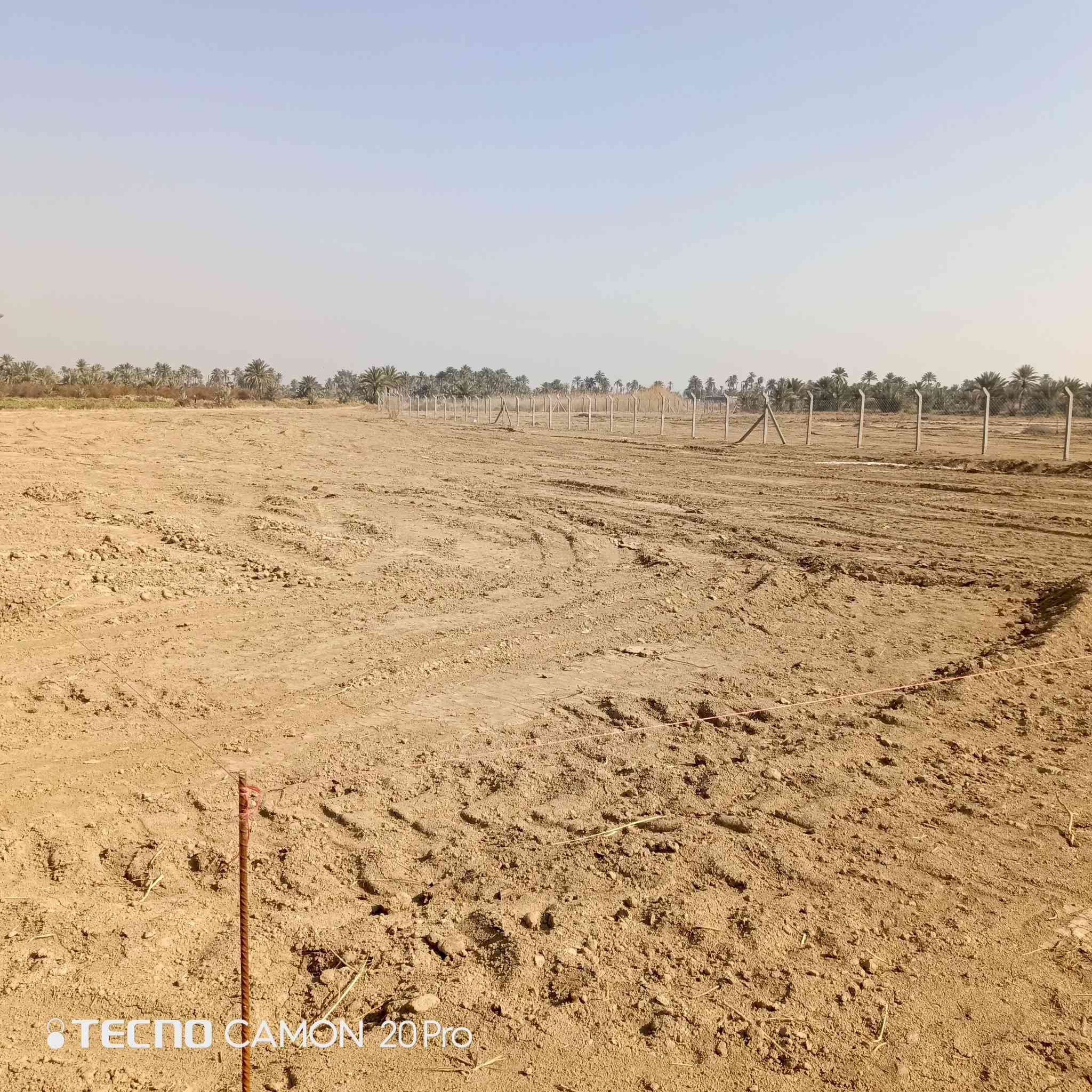 السلام عليكم قطعه ارض للبيع مساحتها 1700متر سند زراعي 25 قطعه مدفونه وكامله كهرباء طوارئ تحويل مباشر  شارع عريض 8متر  عنوانه كربلاء طوريج الخيرات أبو رويه لاستفسار ***********
