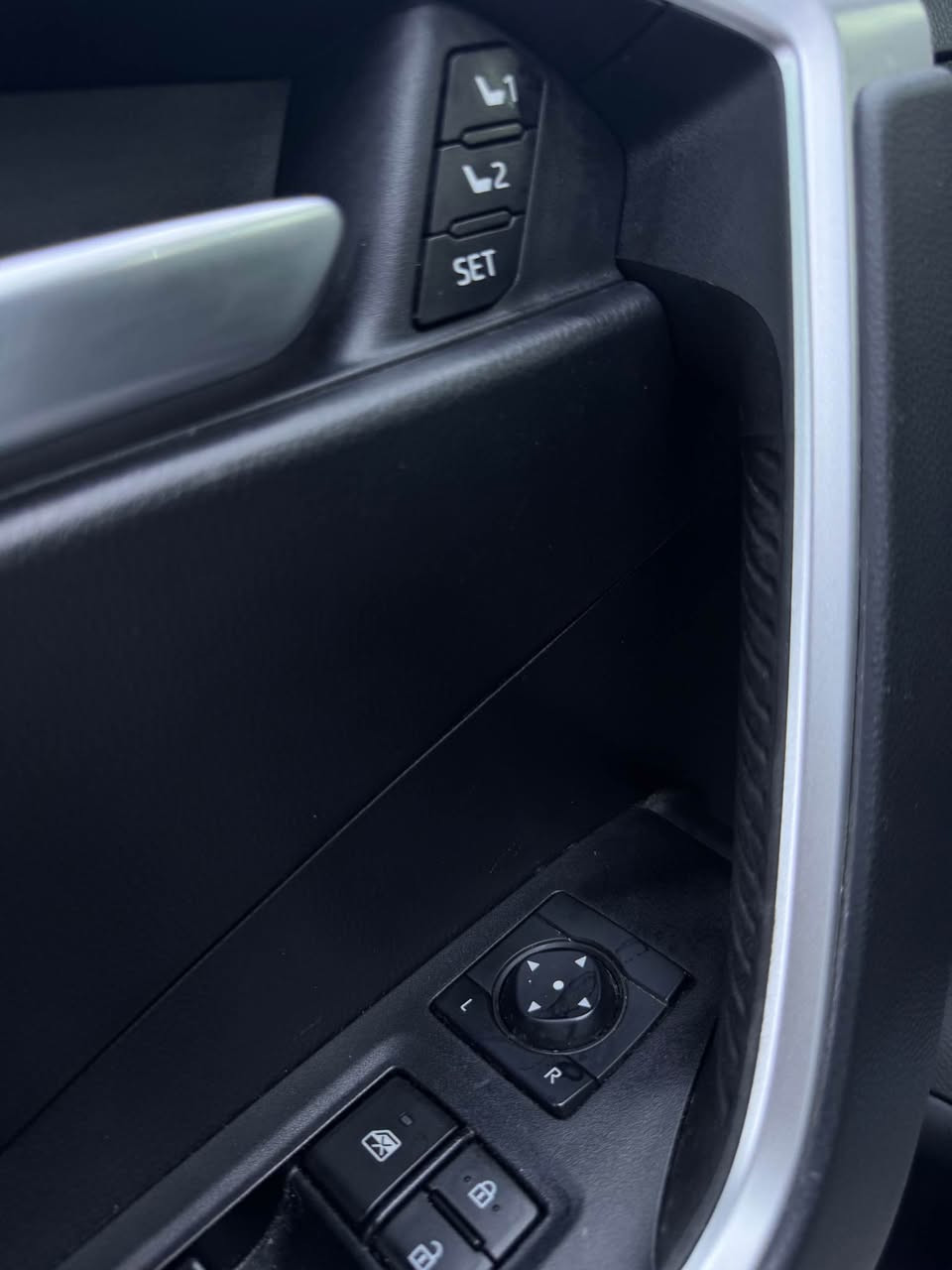 راف 4 فول مواصفات رقم اربيل ماشي 20 الف مايل بجم كبس حادث جانبي بابين مبدل شركه بلاد بدون دواخل  بصمه سلايت كشن خزن كشن كهرباء كشن هيتر اوتو هولد عداد الكتروني صندوق شفط ويل جبير ايطارات ميشلان للبيع او مراوس    السعر.  (250$).     *********** أربيل, العراق
