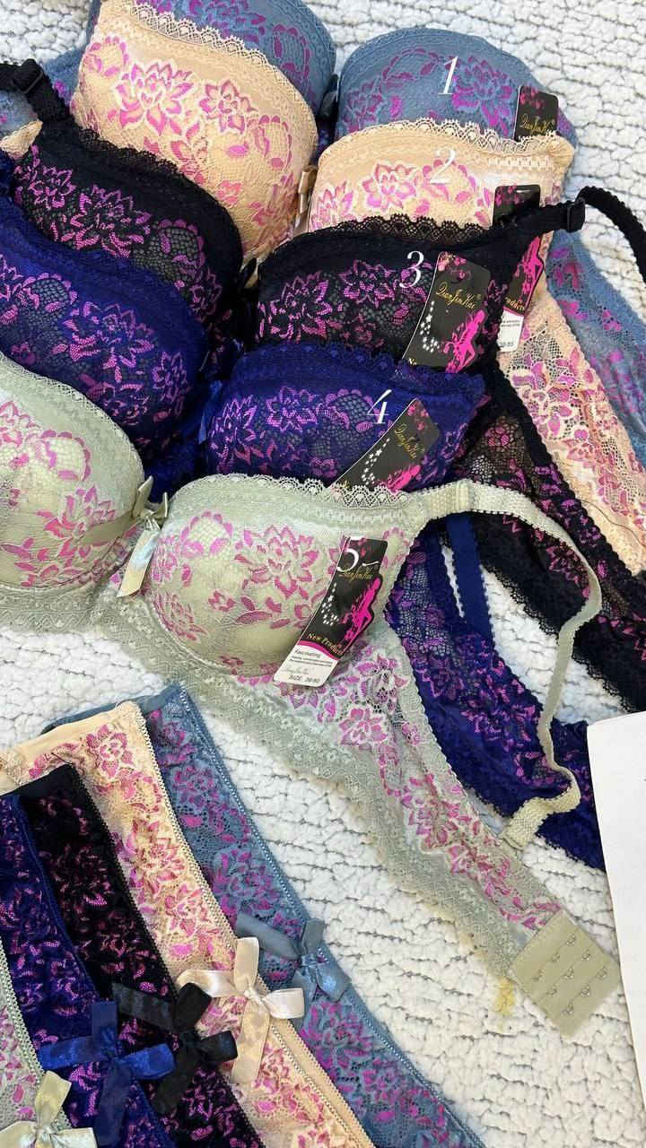 #جديدنا لاينتهي
سيت ملابس داخلي نسائي
لانجري طقم (ستيان + أندر ) 
درجة اولى…كوني مميزه
باختياريك موديلات جديدة
وجميلة 💞
حمالة دبل اسفنج عظم 
كوالتي عالي وخامة راقية✔️
✨ تركي درجه اولى 💯🇹🇷
✨مريح جدا بالبس  
✨وتسمح بمرور الهواء 
كل الألوان متوفرة 😍 🔥🔥
افتحو الصور واستمتعو بالألوان.         والخامة تحححفة 😍
والقياسات /36-38.


**إذا كنت صاحب هذا الإعلان وتريد حذفه لأي سبب، رجاءا أرسل رسالة إلى الدعم الفني**