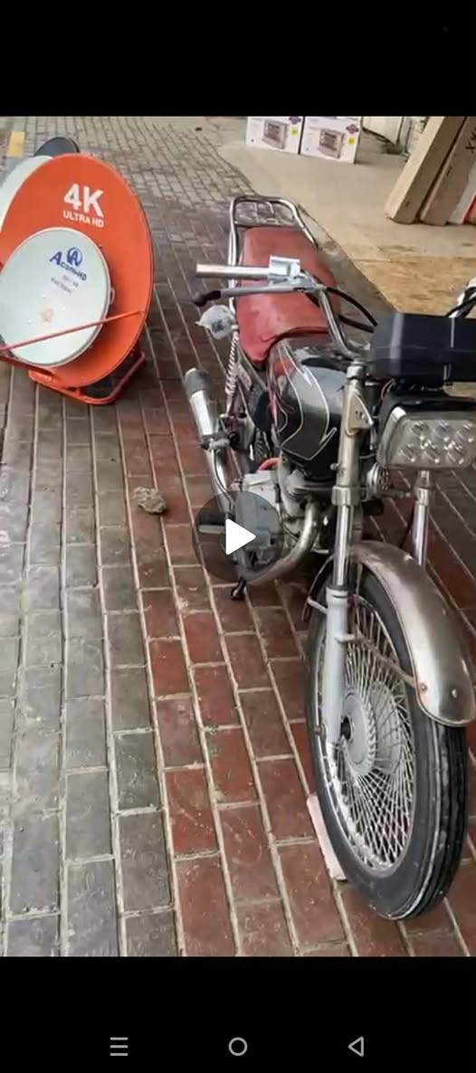 شكد سعره؟؟          🤑             (275وبيها مجال) 
شنو مجالهه         🌹                            (25 ) 
دزلي رقمك.                                 
( *********** )
موجود على الخاص                     
( اي حبيبي موجود).
مكاني المجموعة الثقافية
