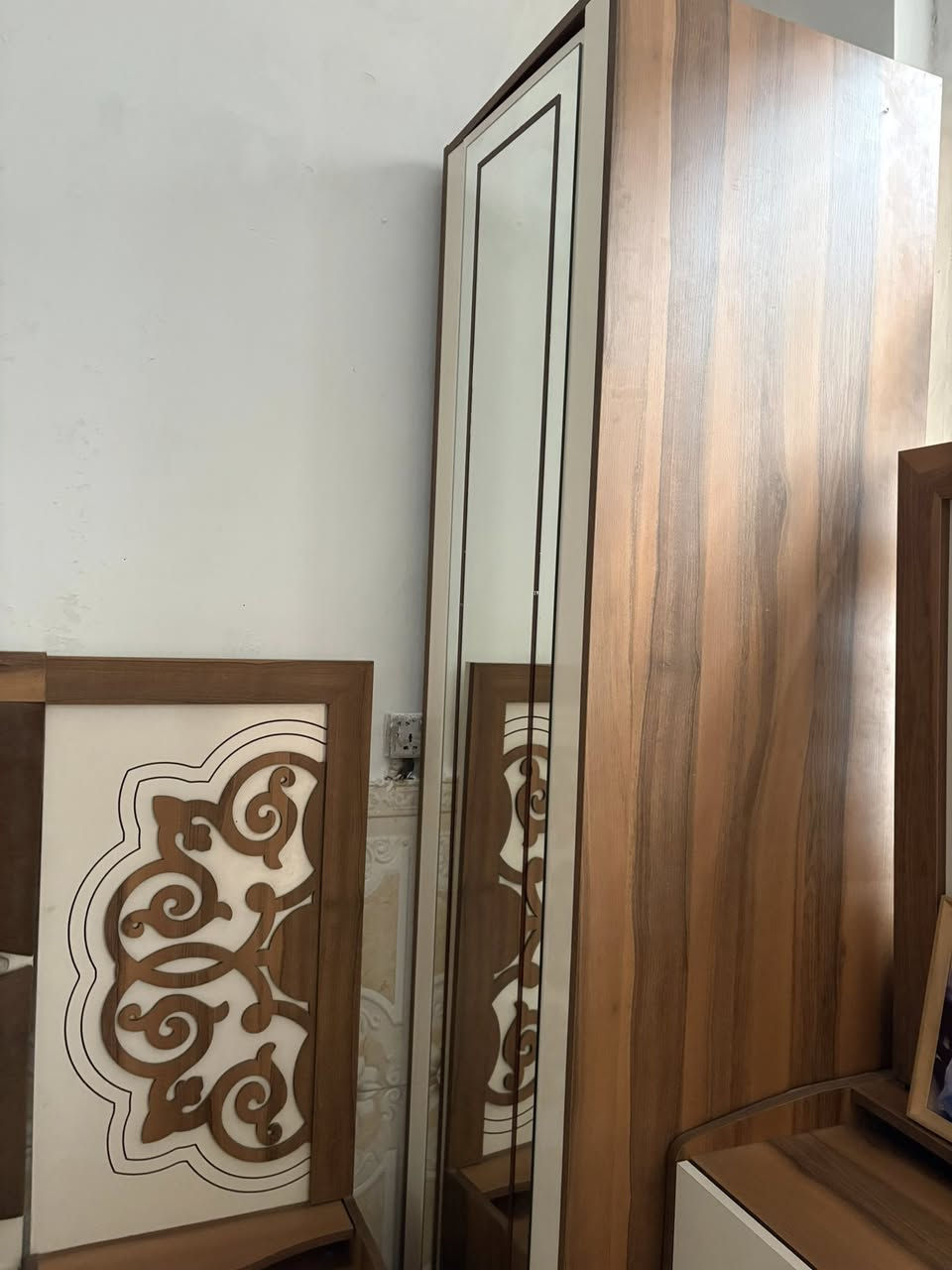 غرفه تركي وزنها ثقيل ١١قطعة للبيع ومستعجل على بيتها اريد اشيل شراي يدلل ***********واتس موجود
