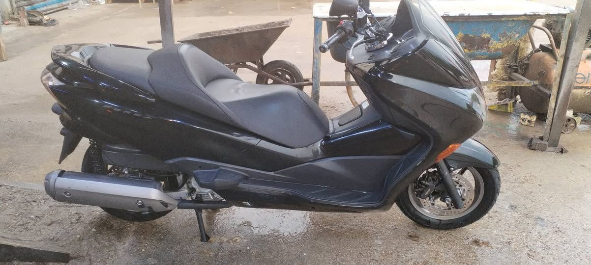 سلام عليكم فوزه 10 sاربع تحويلات   نازله من الرمبه بشهر 10 امانت الله ما طالع بيه قليل الدراجه كلش نضيفه  مكاني البياع سويب  سعر 14 وبيه مجال حك الجيه  رقمي ***********
