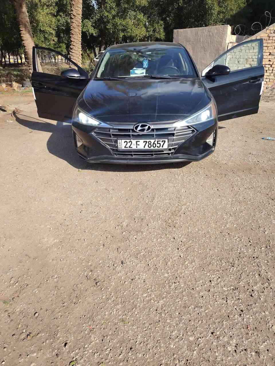 النترا موديل ٢٠٢٠ 
حادثها بنيد فقط ،،، مكينه بلادي ٢٠٠٠ دوش
كير at ،،، أنظمة قيادة نورمال سبورت وقوف ذاتي
حساسات خلفية جانبية أمامية
لايت لد تبريد ثلج تدفئة بلاد
السياره كلها ليبل واحد ،،، 
ماشيه ١٠٠ ،،، سعرها ١٢٢ بيها مجال بسيط
الله يرزق الجميع يارب 🤲

***********
