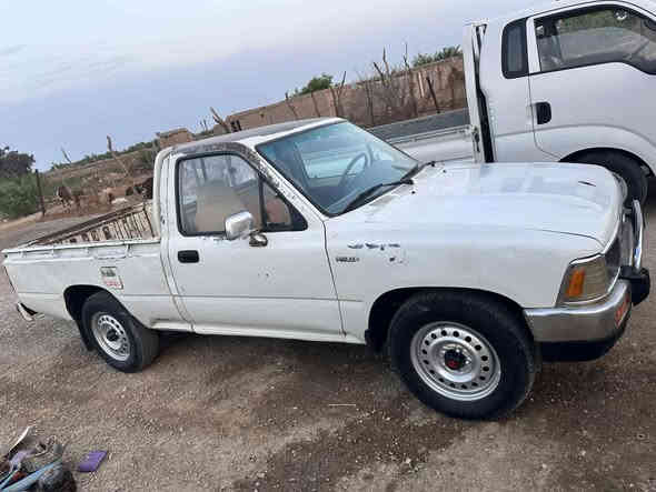 تويوتا موديل 89 سياره حلوه ونضيفه وجاهزه سعر 33وبيه مجال مكان السياره ذي قار الفجر ***********
