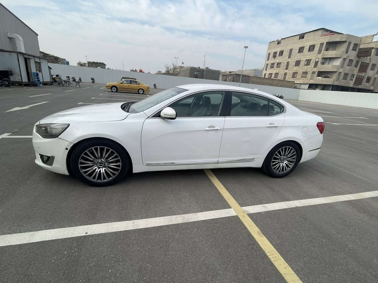 السلام عليكم كيا كادنزا ٢٠١٦ للبيع
السيارة وارد امريكي حادثة جاملغ وبنيد وبلعراق جاملغ امام وباب صبغ 
سيارة فول مواصفات عدى البنرامة  كير مكينة حدادية خير من الله 
رقم بعداد تحويل ثاني يوم
السعر ١١٠ تنزل منه ٦ اوراق غرامات السعر قفل قفل 
مكاني بغداد 
للتستفسار 
***********
