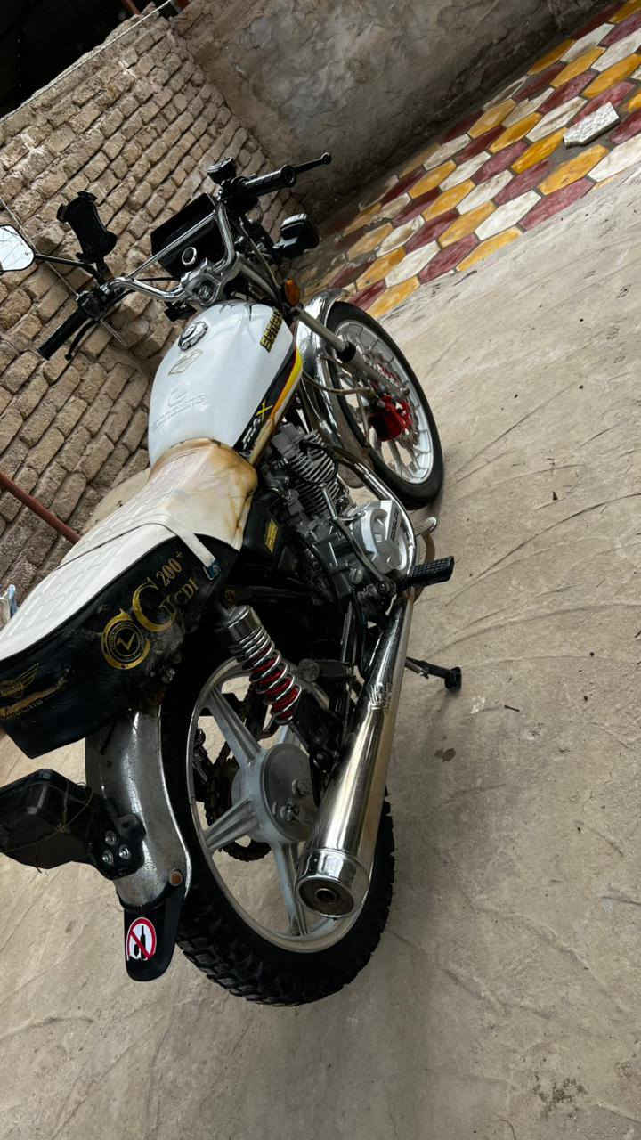 سلام عليكم دراجه سونلك سيفان موديل 2025 . اوراق سكنر ستنساخ. دراجه من البيت للشغل حلوه ونضيفه عايزه تعديلات بسيطه محرك جديد مافتوح. بابل ناحيه الدبله. سعرها 350 وبيها مجال بسيط جدا حق الجيه وبل عافيه ع ياخذه. 
***********
