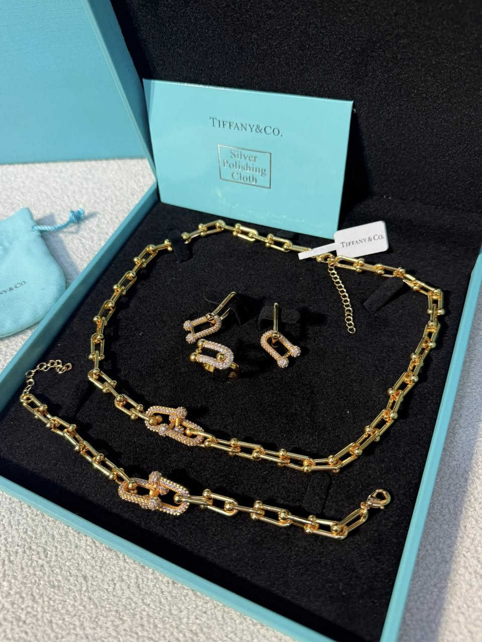 سيت ماركة Tiffany امزون مع  العلبة
يوجد توصيل كافة محافظات العراق


**إذا كنت صاحب هذا الإعلان وتريد حذفه لأي سبب، رجاءا أرسل رسالة إلى الدعم الفني**