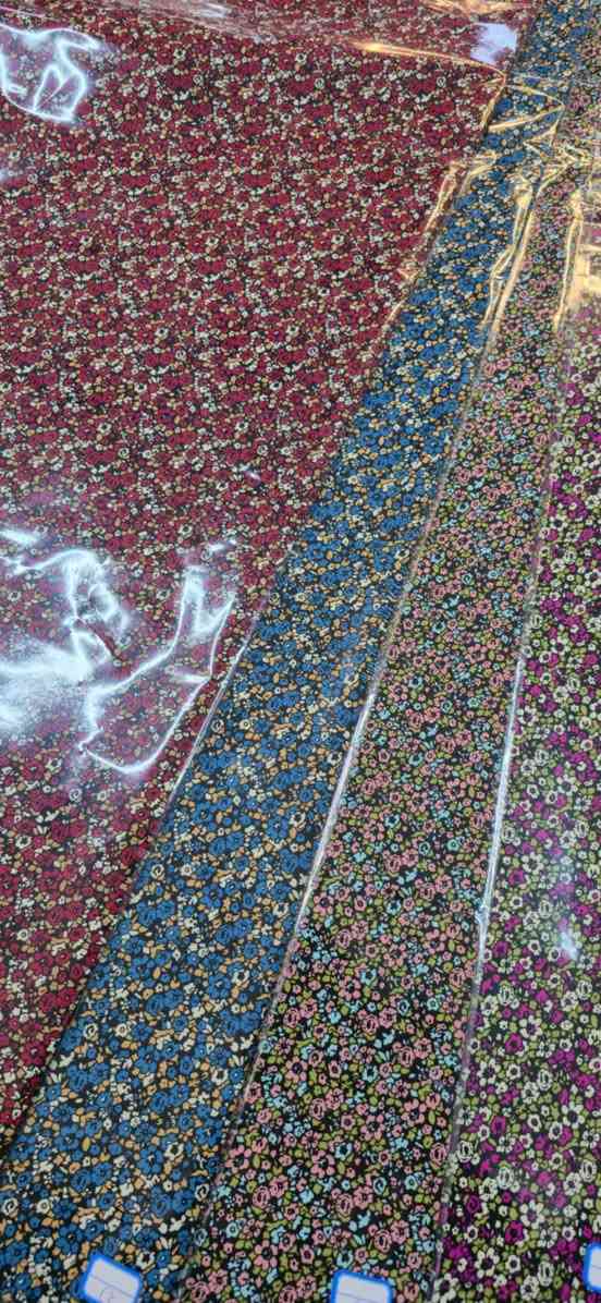 قوماشى  كشميرى سلين و ده بل 
 به تاك بوفروشتنه وه  
واتا مه كسى مه كسى
سليمانى گه ياندن هه يه 
***********
وه تس اب 
ڤايبه ر***********
