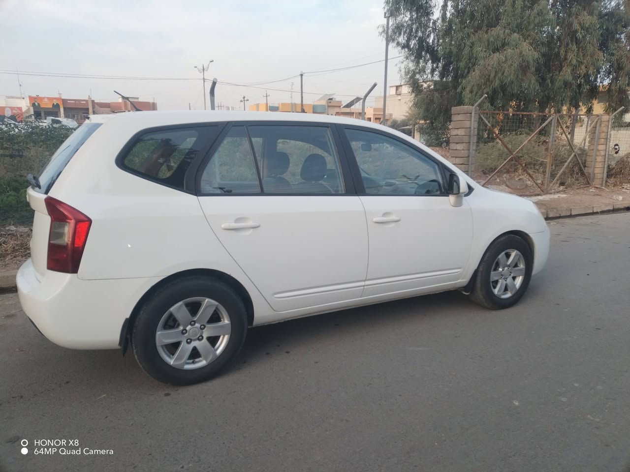 السلام عليكم كيا كارنز ٢٠٠٩ الكير ومحرك بشرط كاربون بانزين 120$ وبيها مجال السياره بايسر موصل ***********
