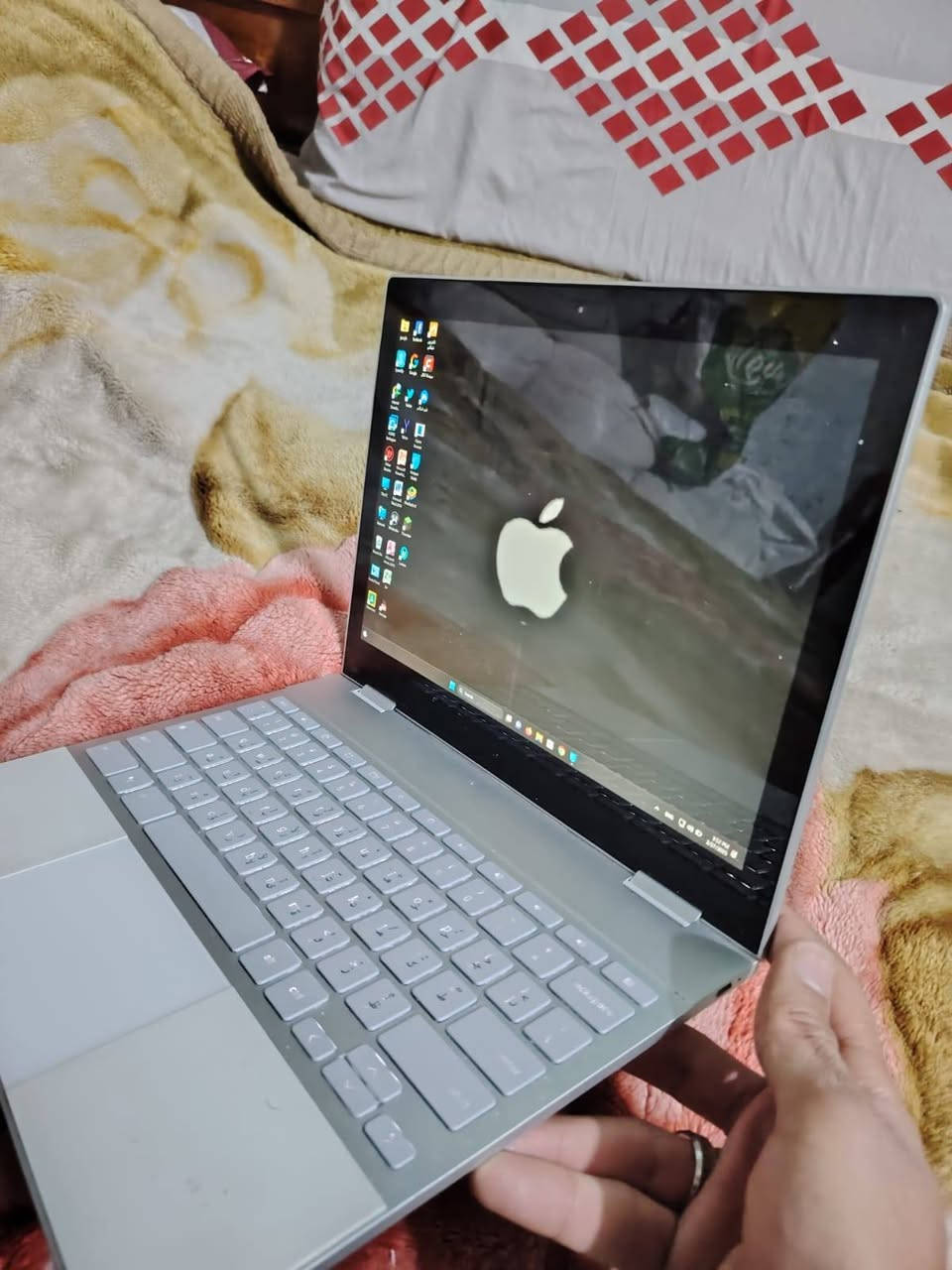 للبيع Google Pixelbook 360 Touch
🔹 المعالج: Intel Core i7
🔹 الرام: 16GB
🔹 التخزين: SSD 512GB
🔹 شاشة لمس وقلاب 360°
🔹 نظام Windows 10 مثبت وجاهز
🔹 بطارية جيدة وأداء سريع
ملاحظة: بعد تنصيب الويندوز يحتاج فقط تعريف اللمس والصوت حتى يشتغلن بشكل كامل، وباقي الجهاز يعمل بصورة طبيعية.
💰 السعر: 400,000 الف قابل للتفاوض بالمعقول. او مراوس ايباد 
***********
