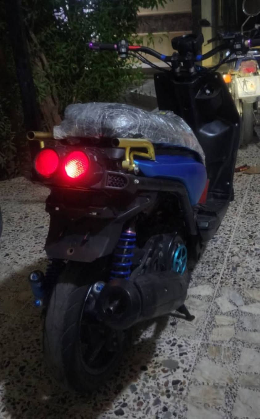 سكنس جبلي 
كابريتر 
دراجة بيها غراض رياضي هواية 
محرك 125 cc 
مبدل ولفات وبوشة 52 نفسها لبلادية 
الدراجة عوزها نواعم بس يعني بوشة وصينية وضفيرة مال باتري بس .
(السعر 580 وبيها مجال ترهم مراوس بايفون أو دراجة)
_مكاني فلوجة حي العسكري 
***********
