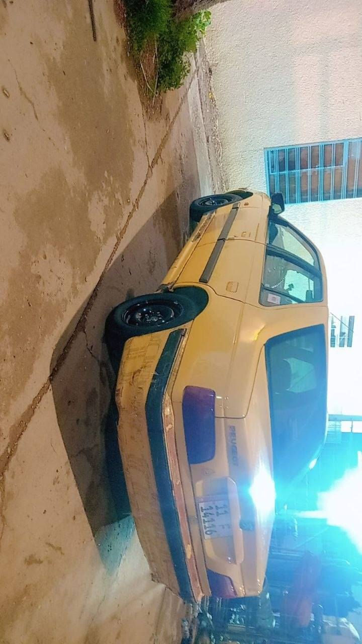 بيجو بارص 2015السياره خير من الله هيئه غرامات مصفره تبريد ثلج🥶 لا تنقيص لا تبخير تخم تاير جديد بيه صبغ مااشرهن بالصور وبنيد طاير ومعدل نفسه 
السعر 41وبيه مجال 
مكان بغداد جديده 
*********** وبي واتساب
