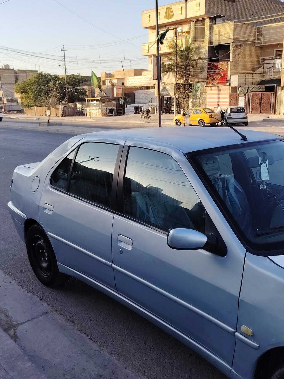 بيجو ٣٠٦سياره نضيفه وخير من الله كير مكينه صدر جديد تريد ثلج سياره دينار ما تصرف عليها غير بس هاذ الحاجب مال لايت واكع مجرد شخوط بسيطه اي ستفاسر وتساب اتصال *********** السعر ٤٨وبيها مجال كلش بسيط عنواني بغداد سيديه
