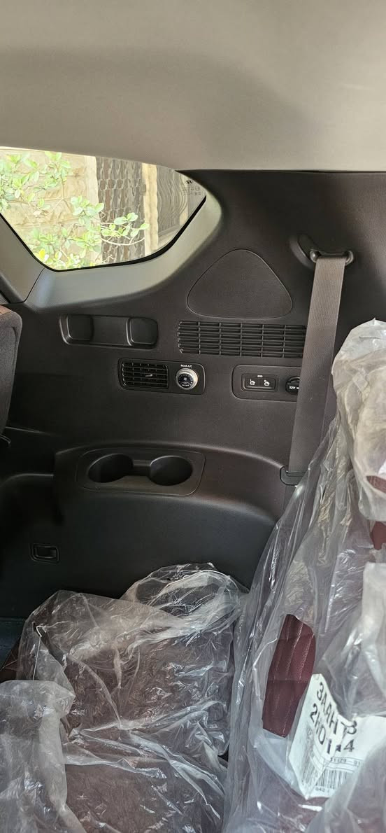 السلام عليكم
للبيع سنتافي( ٤سلندر) (٢٤٠٠) (٧راكب)
خليجي ٢٠١٩ بدون صبغ فقط بارد خفيف باب خلف النفر ماشيا ١١٠ الف كشنات جلد كشن السايق كهرب تبريد شاشة مناخ منفصل شفتات ستيرن حساس امامي خلفي شاشة وكامرة امامي خلفي شاحن وايرلس بصمة دخول .محرك  كير بلادي مامفتوح شي بيها.للتواصل *********** .
