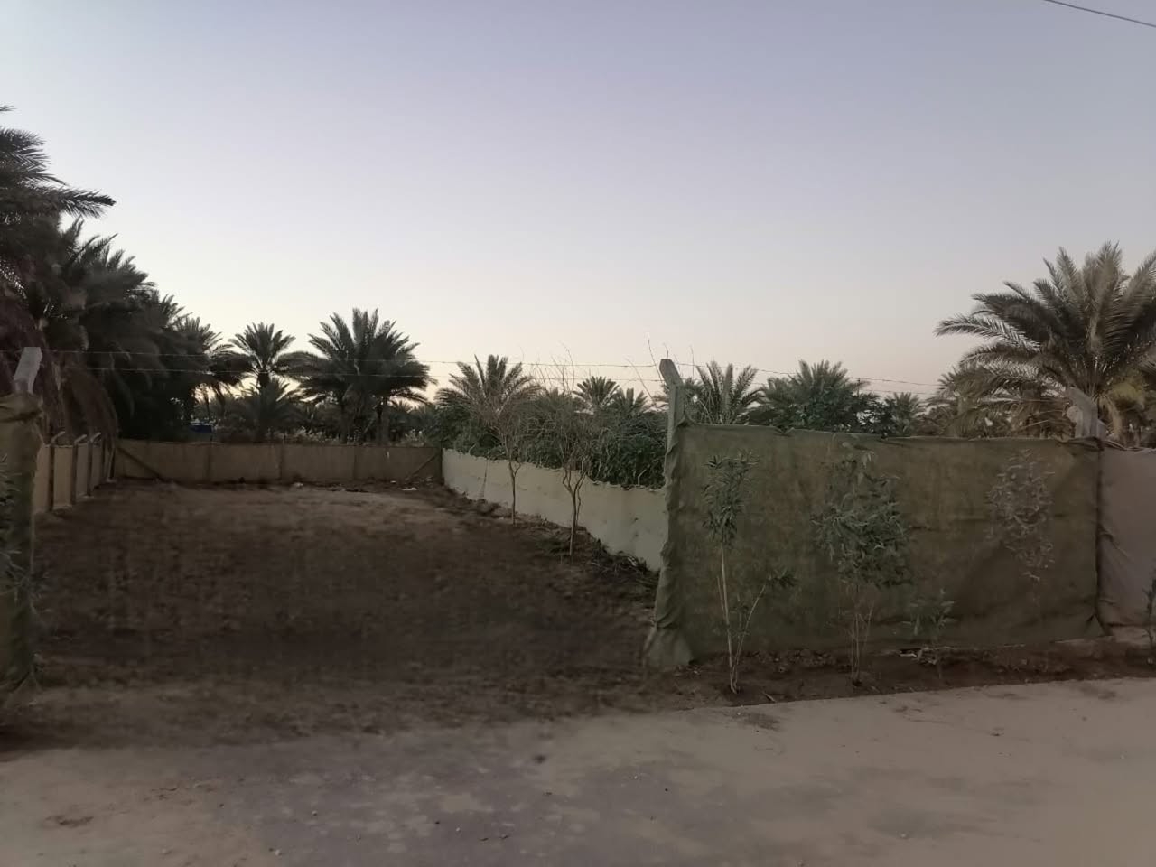 قطعة للبيع طابو زراعي اقرار محكمة من المالك المساحة ٥٠٠ متر.. كافة الخدمات كهرباء  ماء  تبليط أمام القطعه عرض الشارع 10 متر . المكان ..شارع بغداد كربلاء عمود ١٦٥ قرب منتجع الرحمن.. السعر ٣٨ مع مجال قليل للاستفسار الاتصال بالرقم
***********
