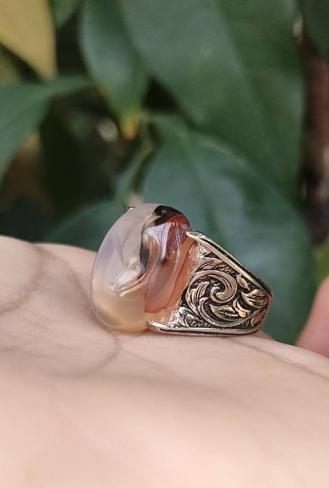 خاتم عقيق يماني نزاكه فوول وزن ثقييل معروض للبيع بسعر مناسب جدا ٦٠ مكاني كربلاء يوجد توصيل لجميع المحافظات واتساب *********** /*********** بالعافيه ع اليصيد 💍🤍😍🕊️🍒🤍🍒🤍🍒 كربلاء, العراق
