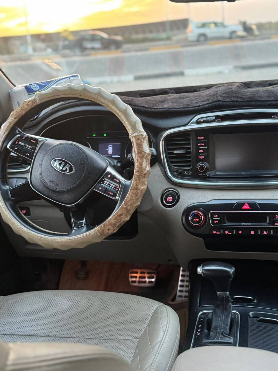 سورنتو 2018 شكل عشرين خليجي كفاله عامه 
جديده مال جناي 
رقم سياره بغداد  مداور ثاني يوم
المواصفات 
بصمه 
بصمه ابواب 
6 سلندر
7 راكب 
3 قطع تبريد 
جنطة كهربائية 
جنطة ذكية 
كشنات جلد
كشنات كهرباء
بردات خلفيه 
تحديد مسار 
مانع نزلاق 
ويل كروم
حساسات امامي و خلفي 
اشاير بل مري 
كروز سرعة 
تحكم استرن 
لايت زنون
#السعر(228) ورقه وبيه مجال 
 
للستفسار رقم موبايل***********
